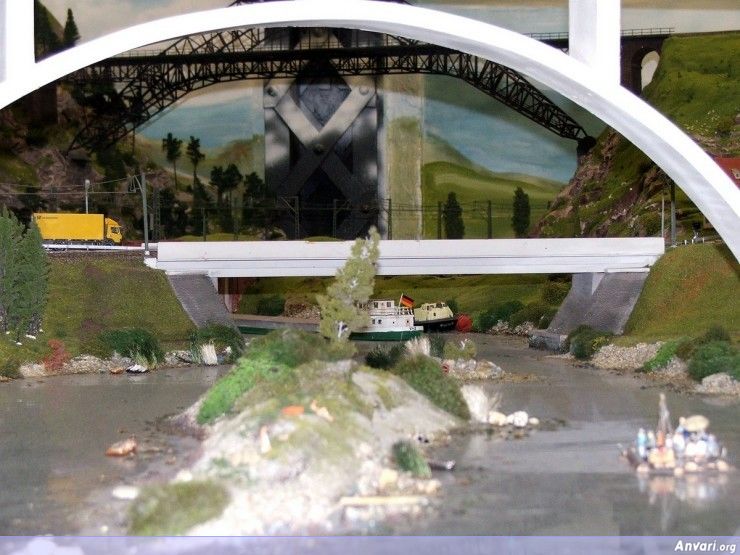 30 Miniature Wonderland - Model City with All Attractions 
