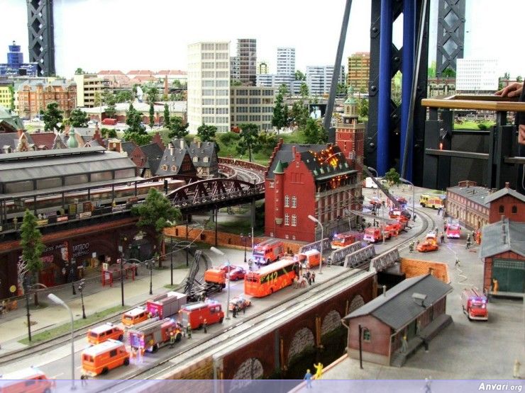 36 Miniature Wonderland - Model City with All Attractions 