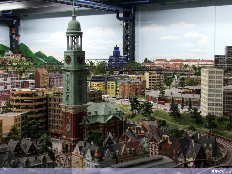 37 Miniature Wonderland - Model City with All Attractions 