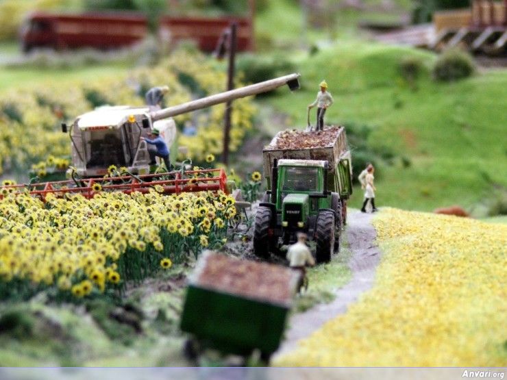 62 Miniature Wonderland - Model City with All Attractions 