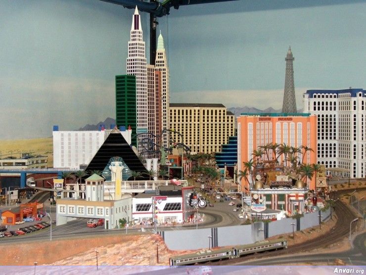 68 Miniature Wonderland - Model City with All Attractions 