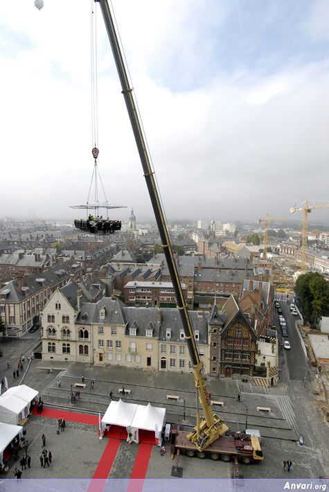 Restaurant 02 - Restaurant Hanging from a Crane 