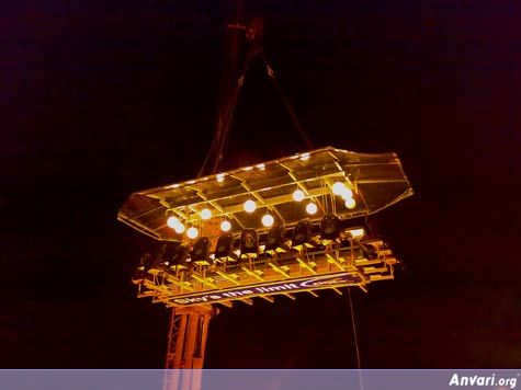 Restaurant 05 - Restaurant Hanging from a Crane 