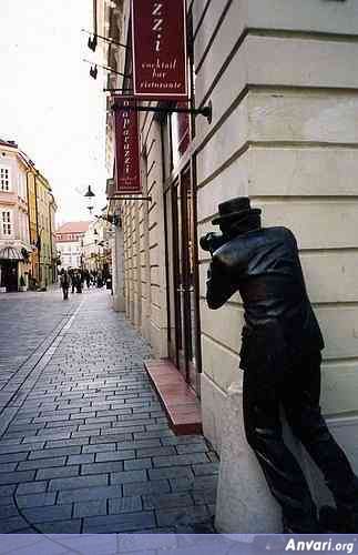 44a2431a62821896949191 - Strange Statues around the World 