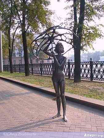 44a2431ce6152456478124 - Strange Statues around the World 