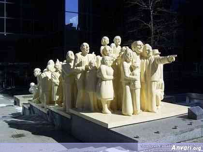 44a2431d08e7c390762186 - Strange Statues around the World 