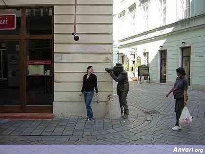 44a2431d1b0cb083342202 - Strange Statues around the World 