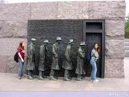 44a2431d689d1751963621 - Strange Statues around the World 