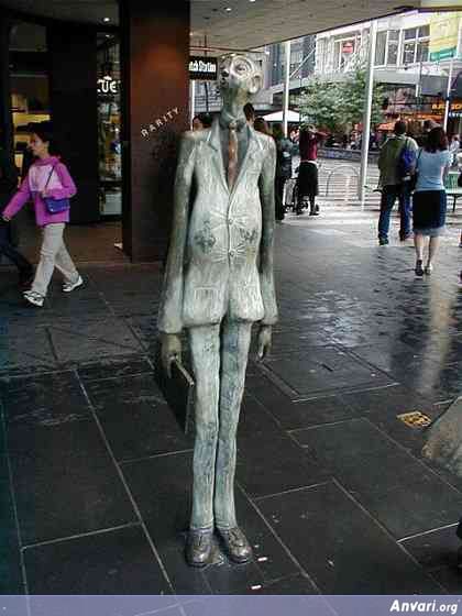 44a2432043b0e053513642 - Strange Statues around the World 