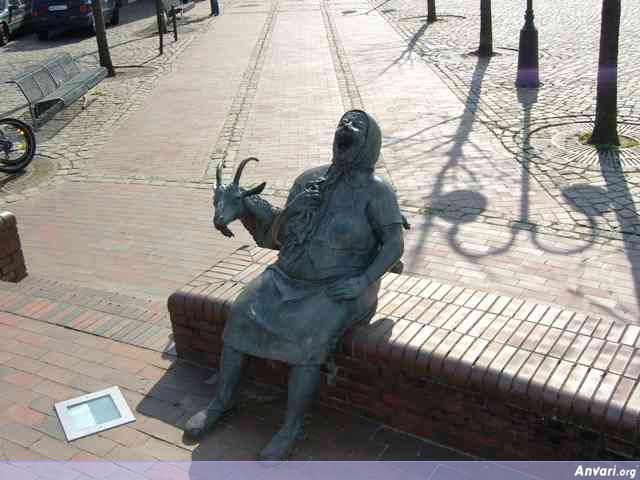 bilder 193 - Strange Statues around the World 