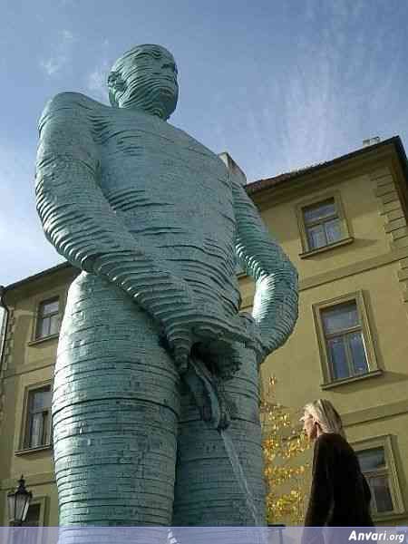 czech cerny3 - Strange Statues around the World 