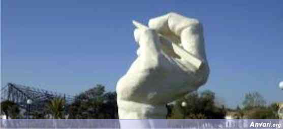 mano-uni - Strange Statues around the World 