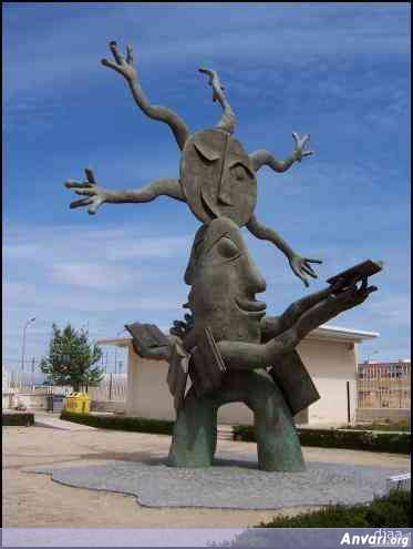 valenciasanmigueldelosreyesescultura01 - Strange Statues around the World 