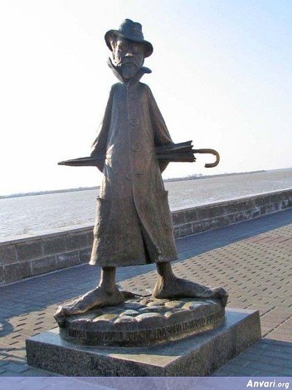 44a24319bd7a1647388567 - Strange Statues around the World 2 