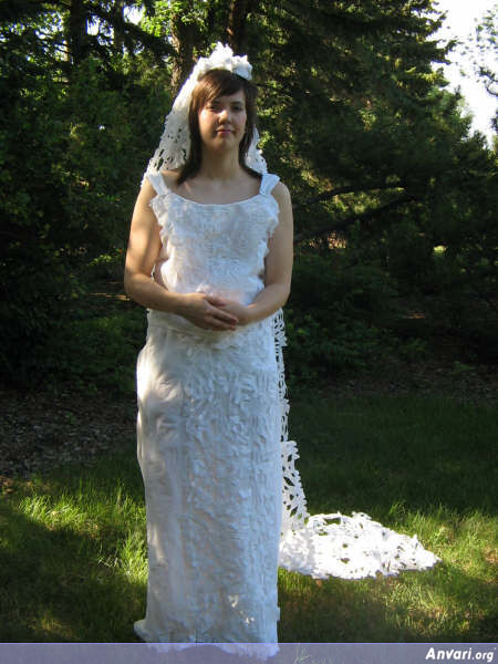 AmberLee-1 - Wedding Dresses Made of Toilet Paper 