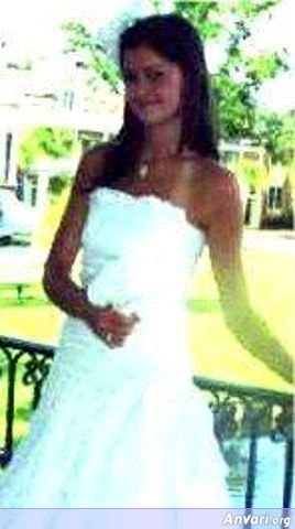 Laurie1 - Wedding Dresses Made of Toilet Paper 
