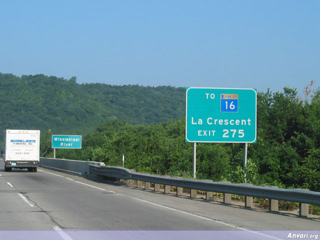La Crescent - Entering Minnesota - La Crescent - Entering Minnesota 